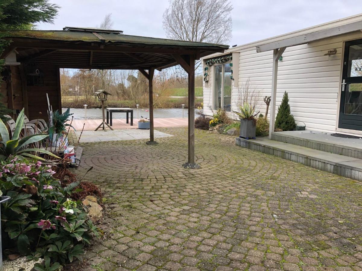Fantastic Villa In Ooltgensplaat With Jetty Eksteriør bilde