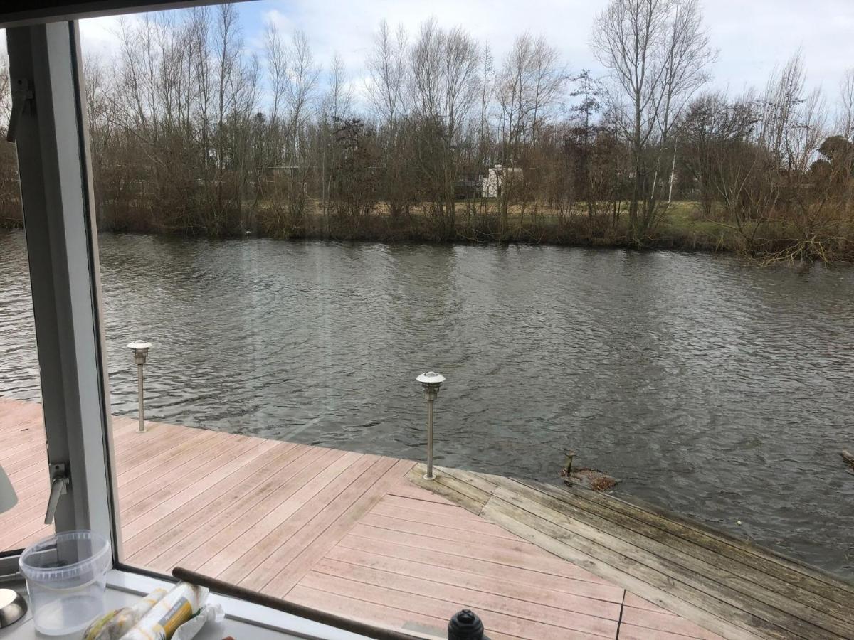 Fantastic Villa In Ooltgensplaat With Jetty Eksteriør bilde