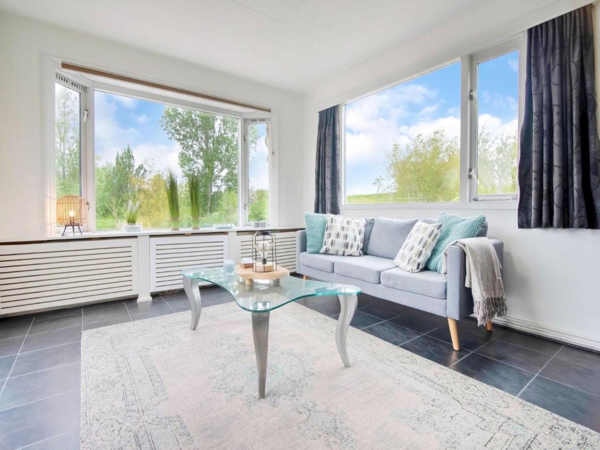 Fantastic Villa In Ooltgensplaat With Jetty Eksteriør bilde