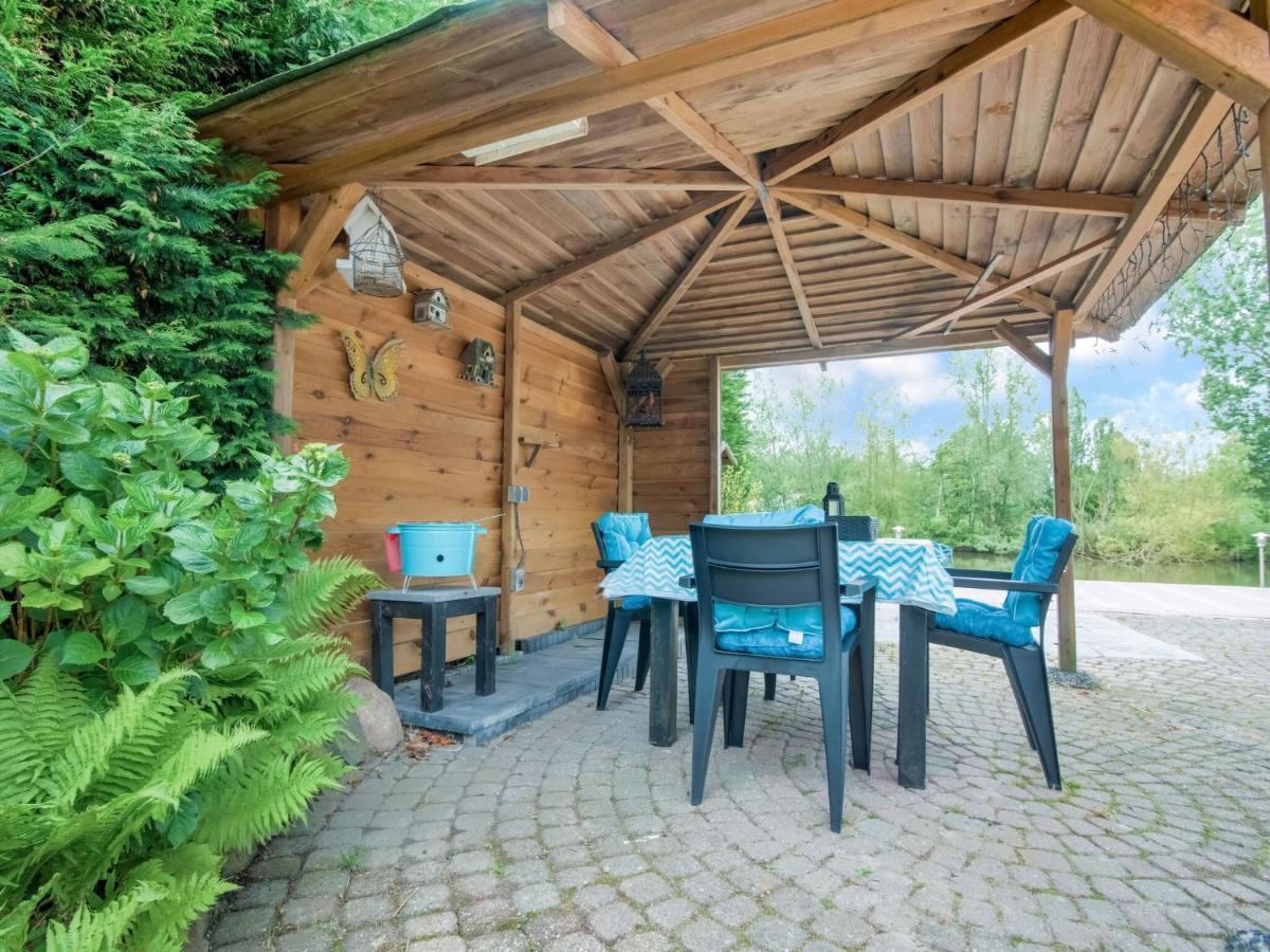 Fantastic Villa In Ooltgensplaat With Jetty Eksteriør bilde