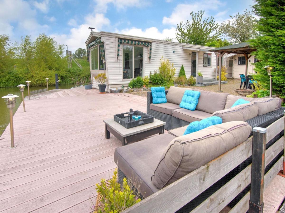 Fantastic Villa In Ooltgensplaat With Jetty Eksteriør bilde