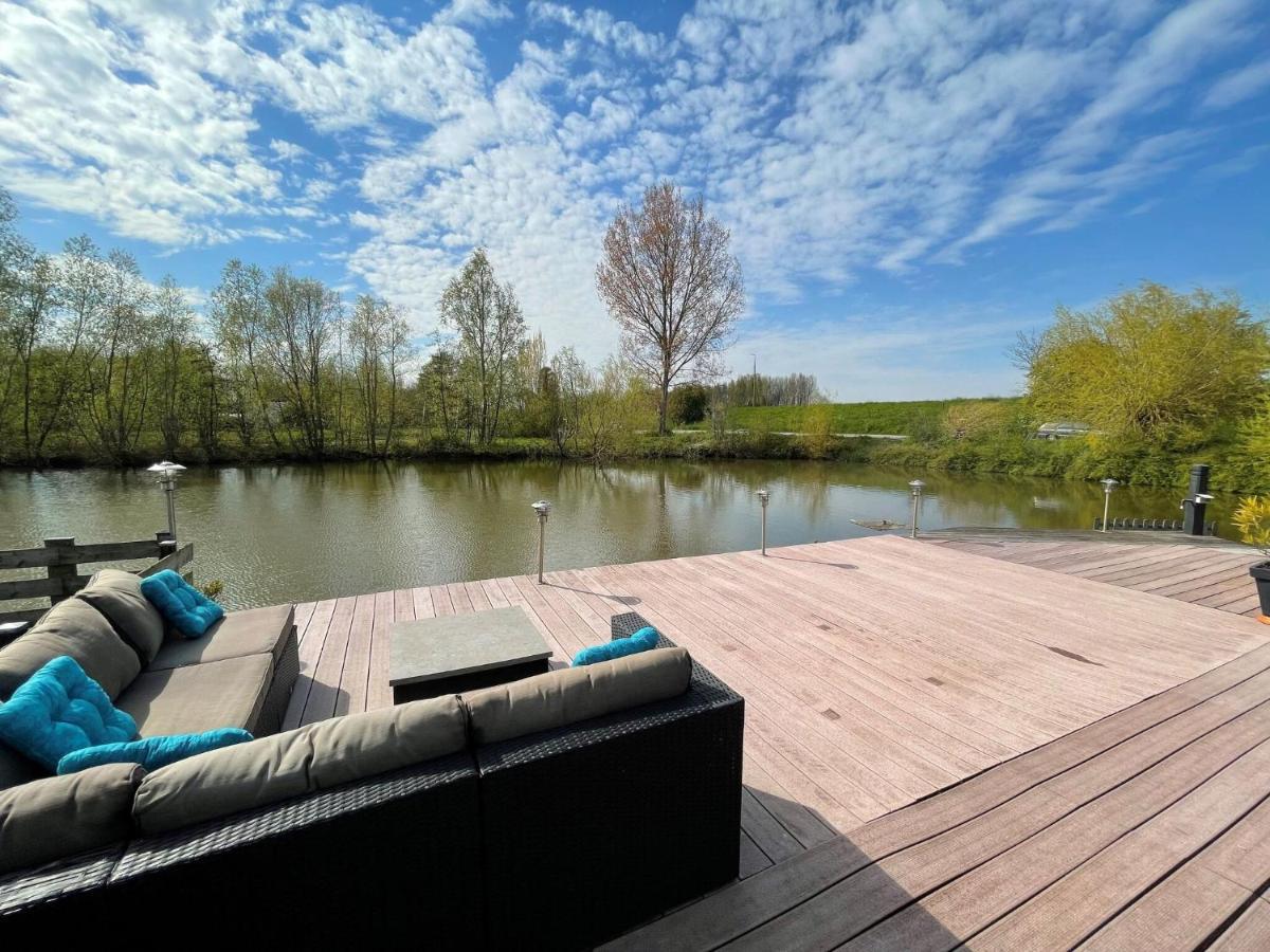 Fantastic Villa In Ooltgensplaat With Jetty Eksteriør bilde